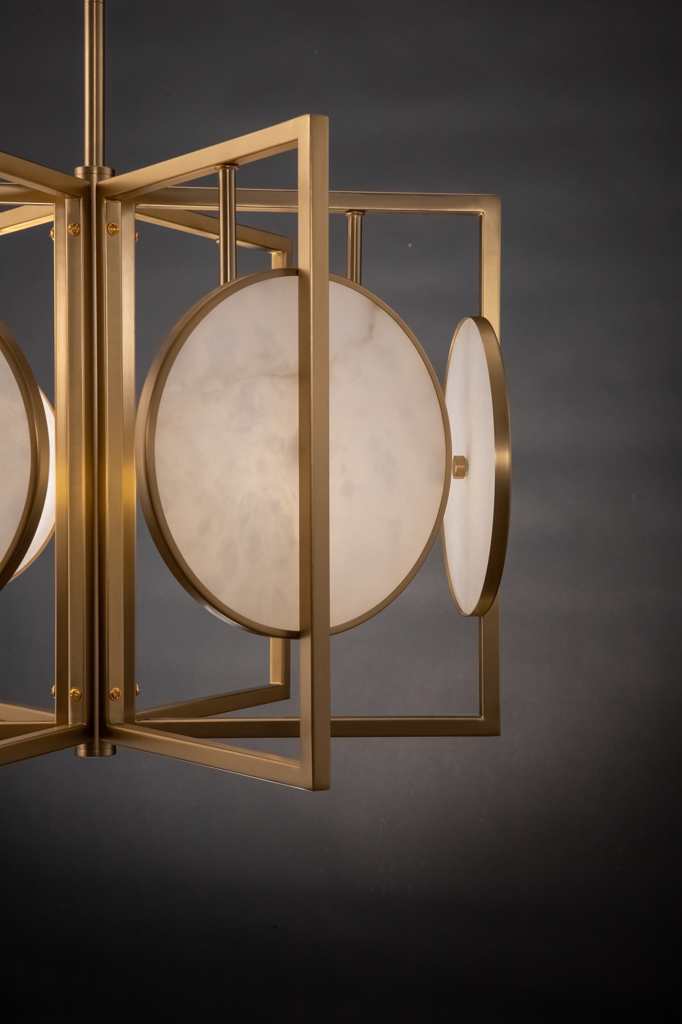 картинка Подвесной светильник Maytoni MOD099PL-06G от магазина pro-decor.kz