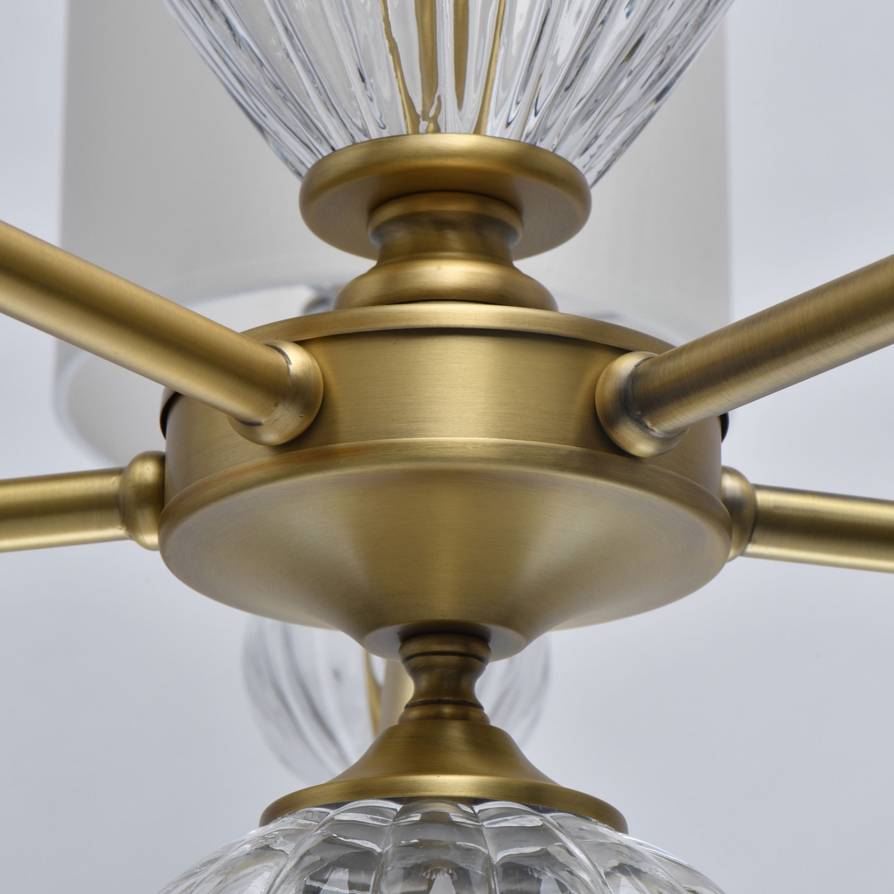 картинка Подвесная люстра Chiaro Оделия 619011305 от магазина pro-decor.kz