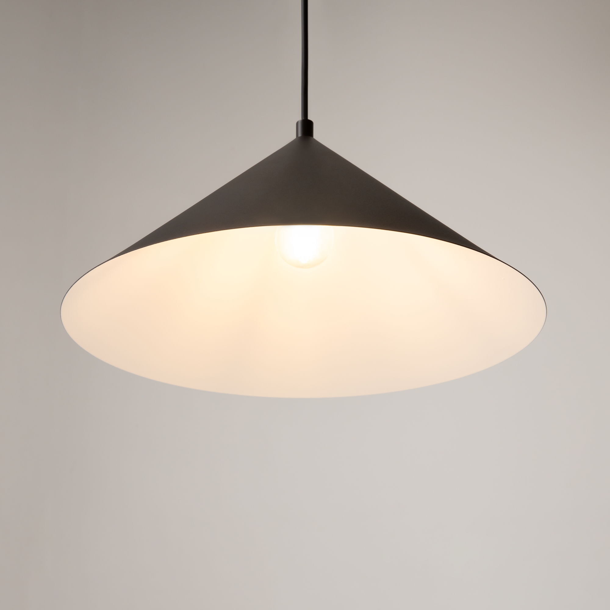 картинка Подвесной светильник Maytoni MOD167PL-01B от магазина pro-decor.kz