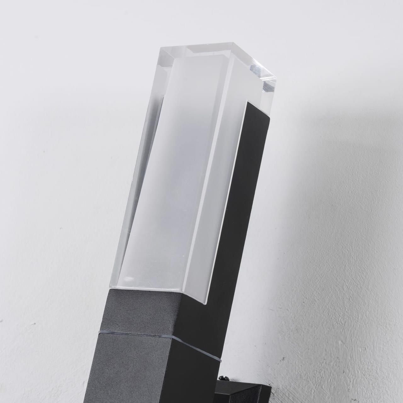 картинка Уличный настенный светодиодный светильник Favourite Pillar 2861-1W от магазина pro-decor.kz