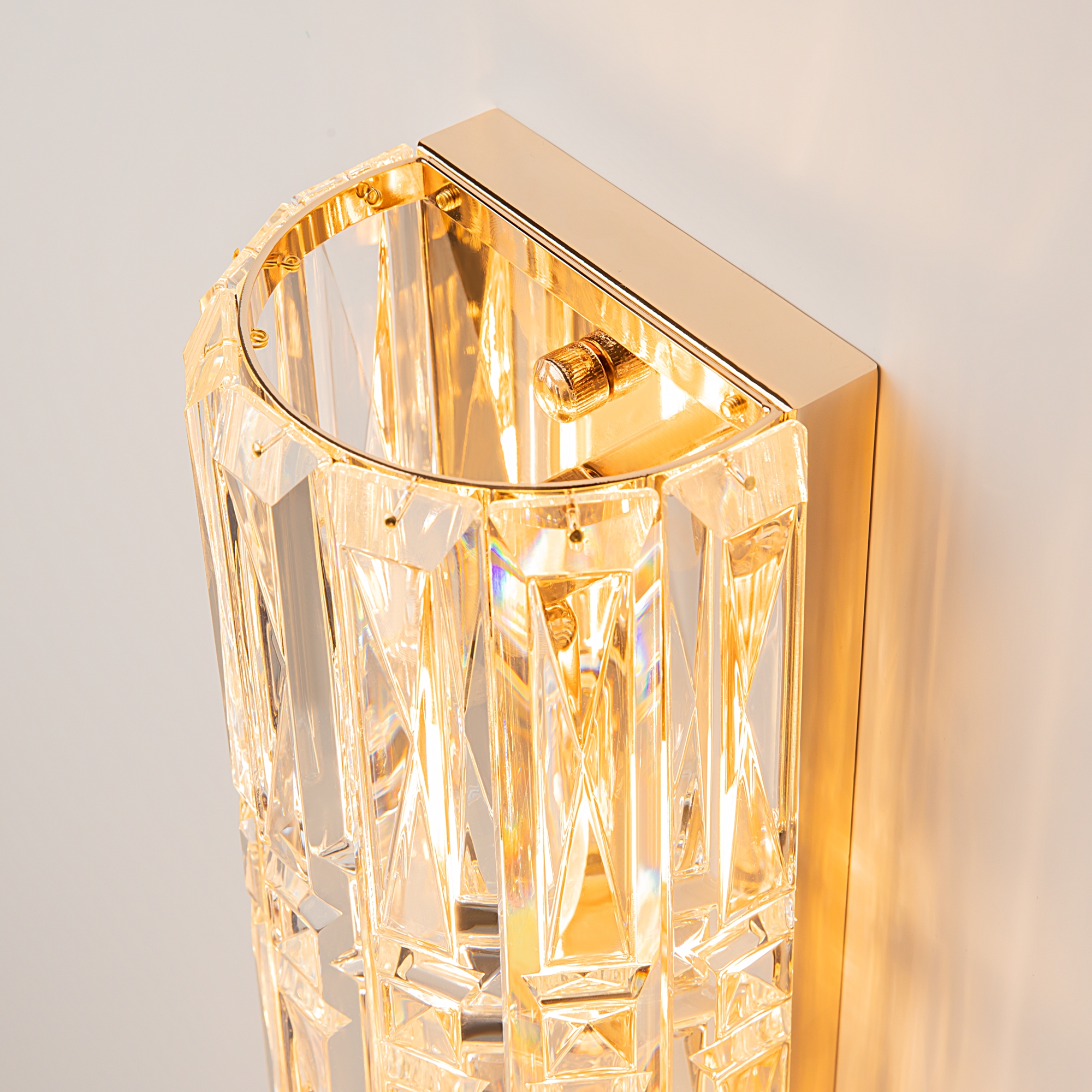 картинка Настенный светильник (бра) Maytoni MOD094WL-03G магазин pro-decor.kz являющийся официальным дистрибьютором в Казахстане картинка Настенный светильник (бра) Maytoni MOD094WL-03G от магазина pro-decor.kz