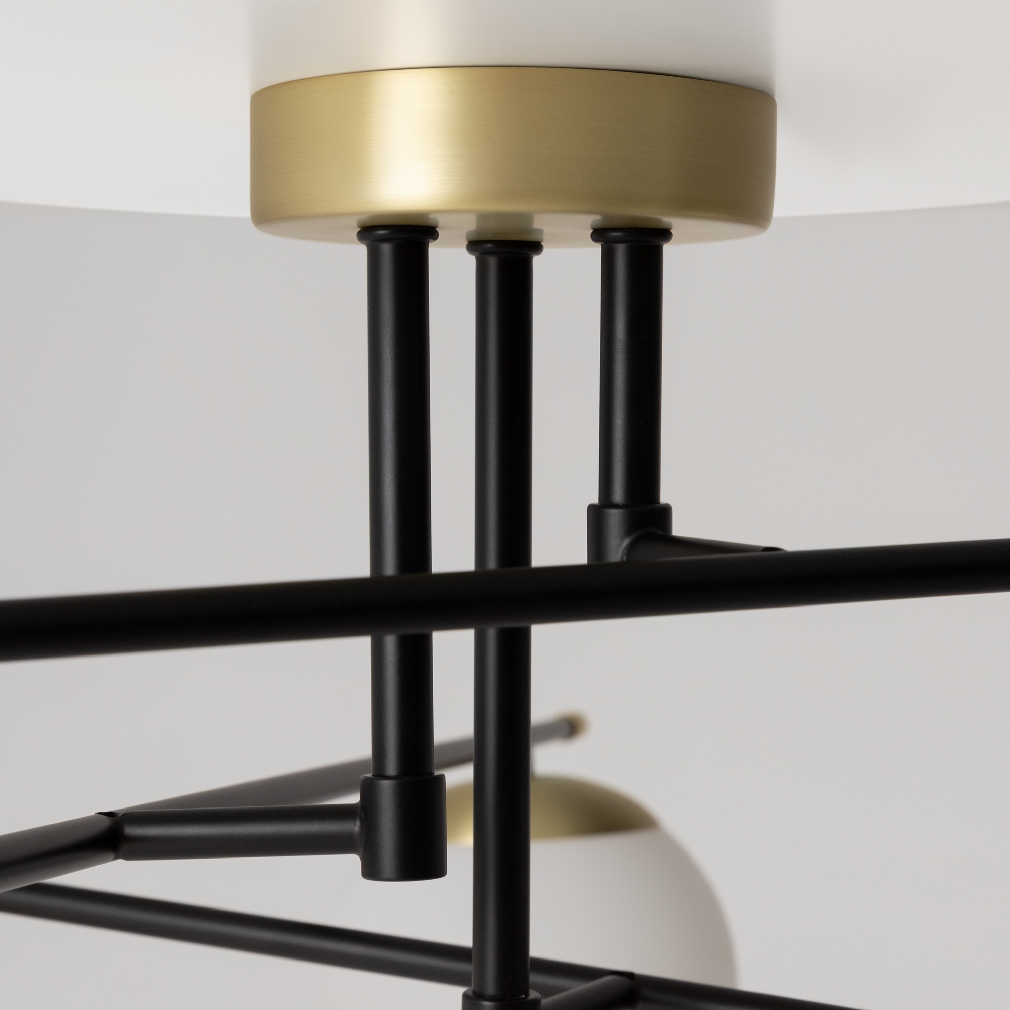 картинка Потолочная люстра Maytoni Nostalgia MOD048CL-06G от магазина pro-decor.kz