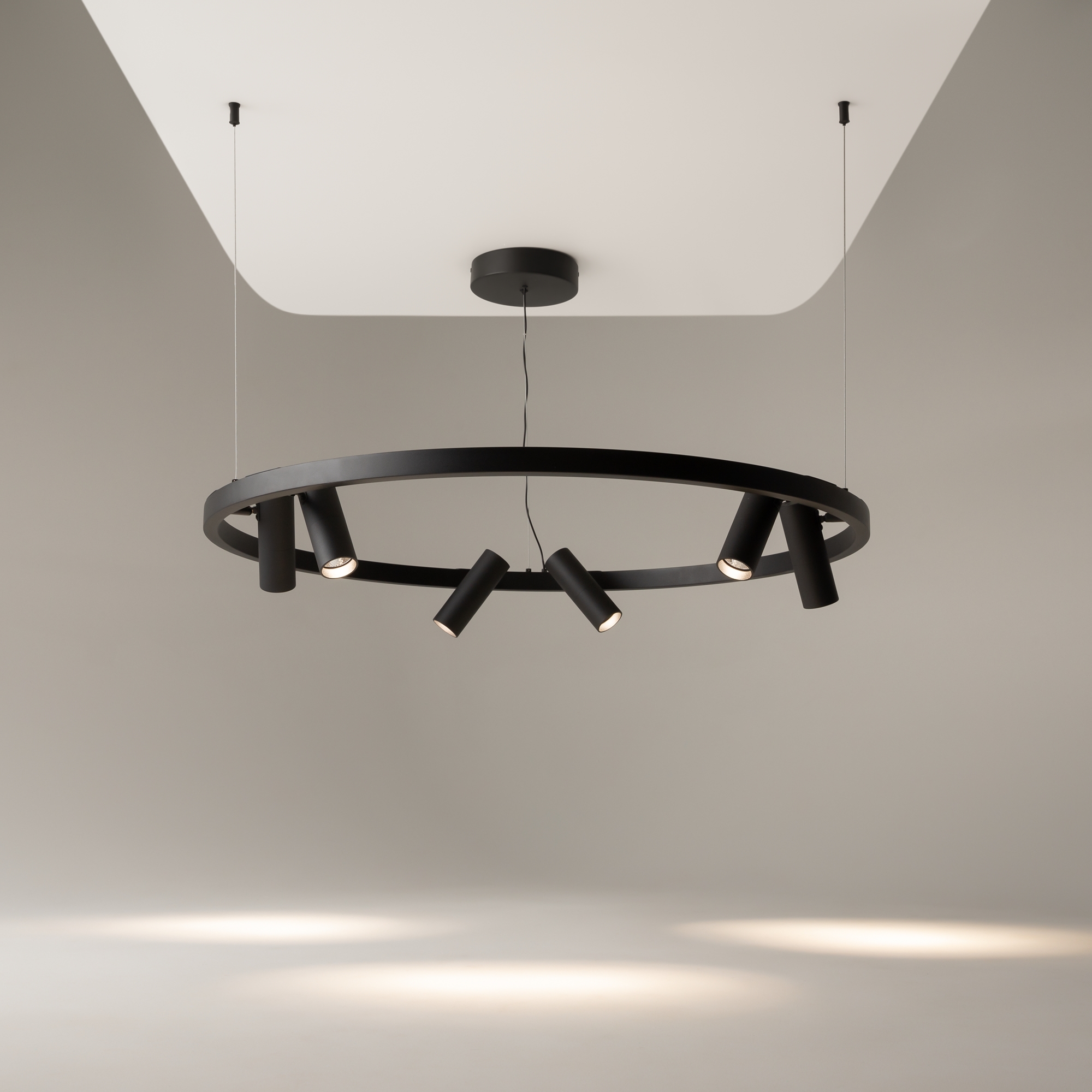 картинка Подвесной светильник Maytoni MOD102PL-L42BK от магазина pro-decor.kz