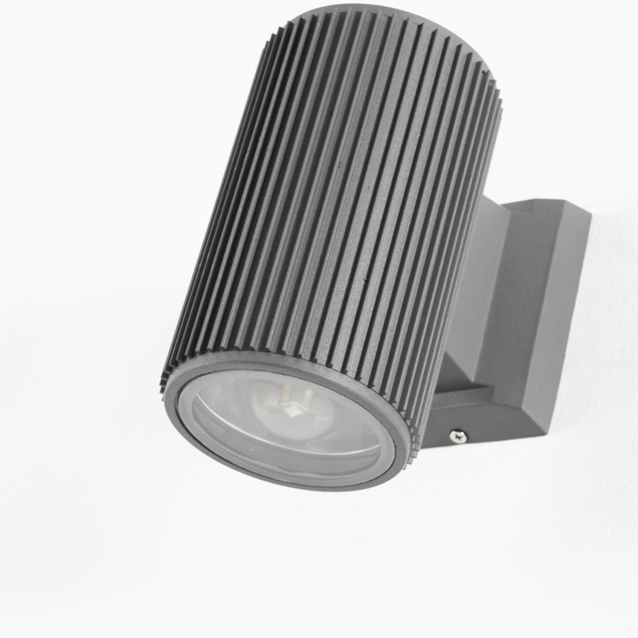 картинка Уличный настенный светильник Favourite Pola 2859-1W от магазина pro-decor.kz