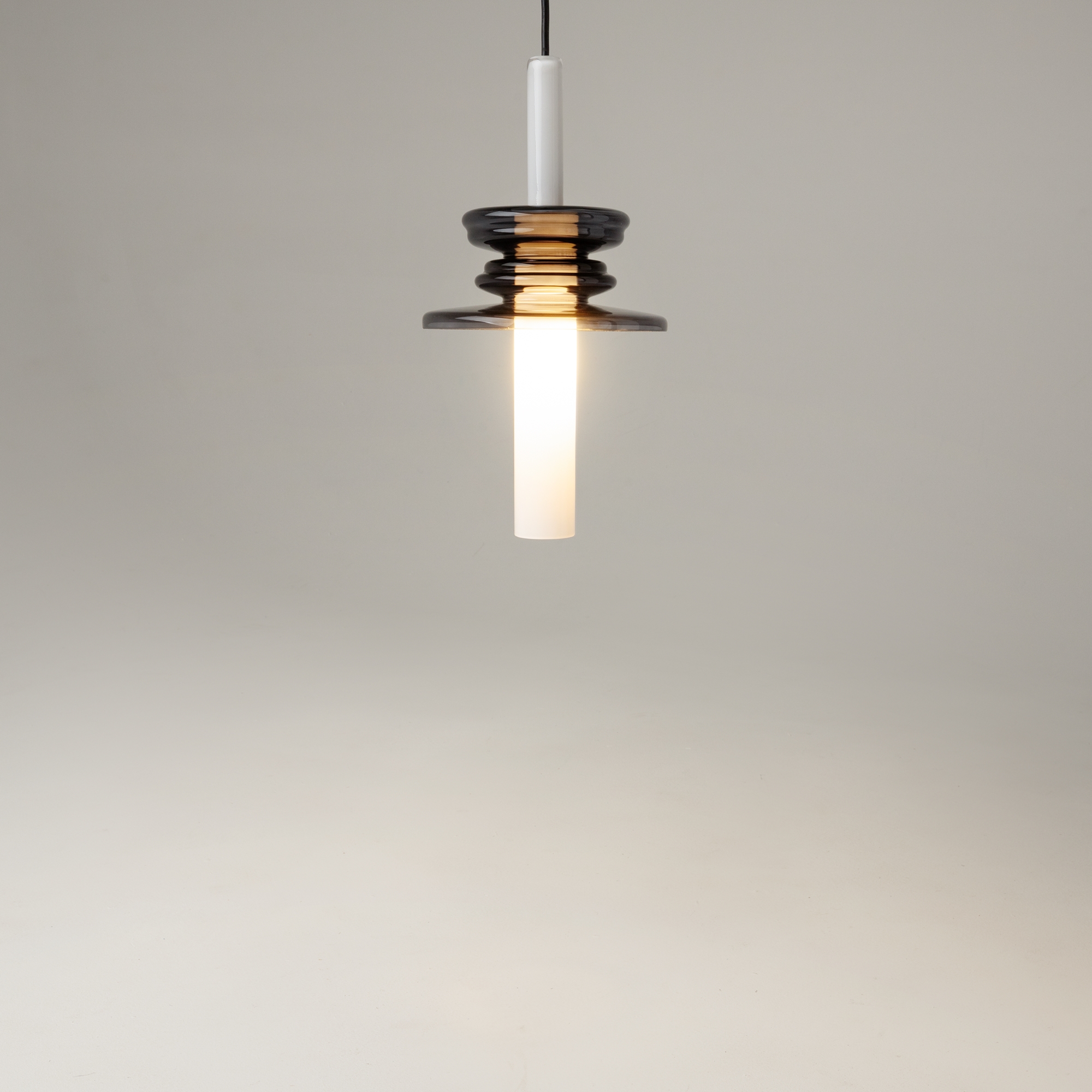 картинка Подвесной светильник Maytoni MOD255PL-01B1 магазин pro-decor.kz являющийся официальным дистрибьютором в Казахстане картинка Подвесной светильник Maytoni MOD255PL-01B1 от магазина pro-decor.kz