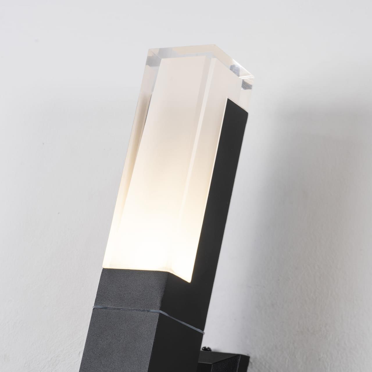 картинка Уличный настенный светодиодный светильник Favourite Pillar 2861-1W от магазина pro-decor.kz