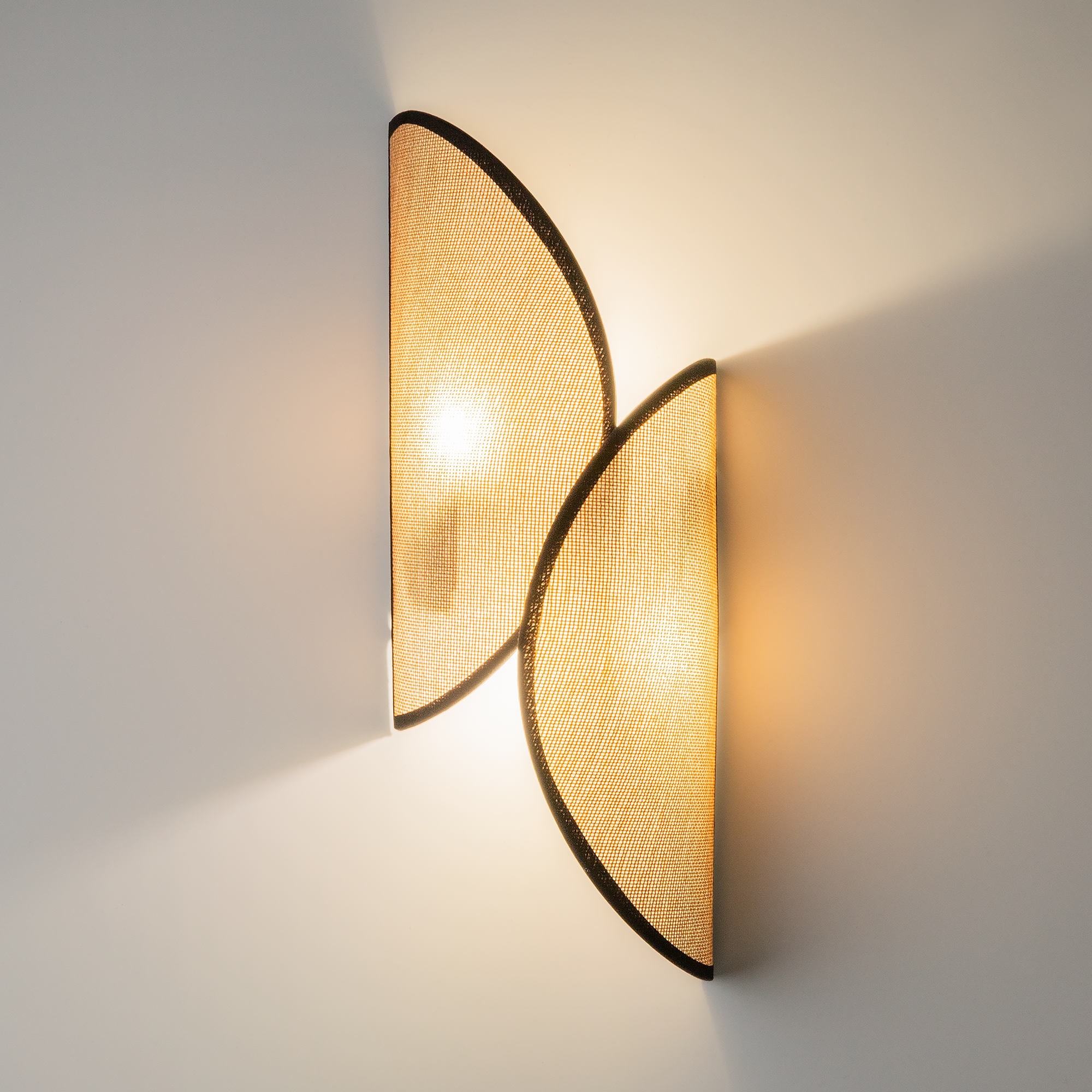 картинка Настенный светильник (бра) Maytoni MOD225WL-02B1 от магазина pro-decor.kz