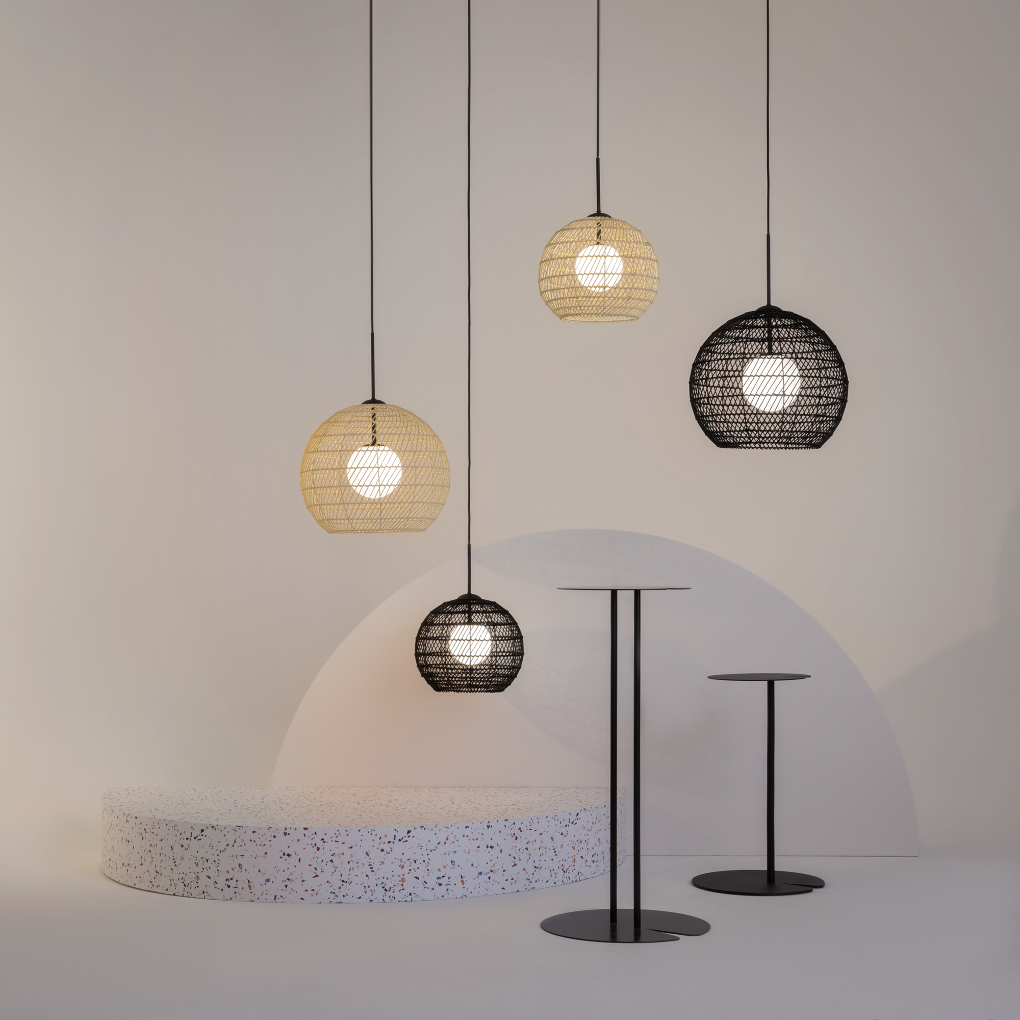 картинка Подвесной светильник Maytoni MOD204PL-01B от магазина pro-decor.kz