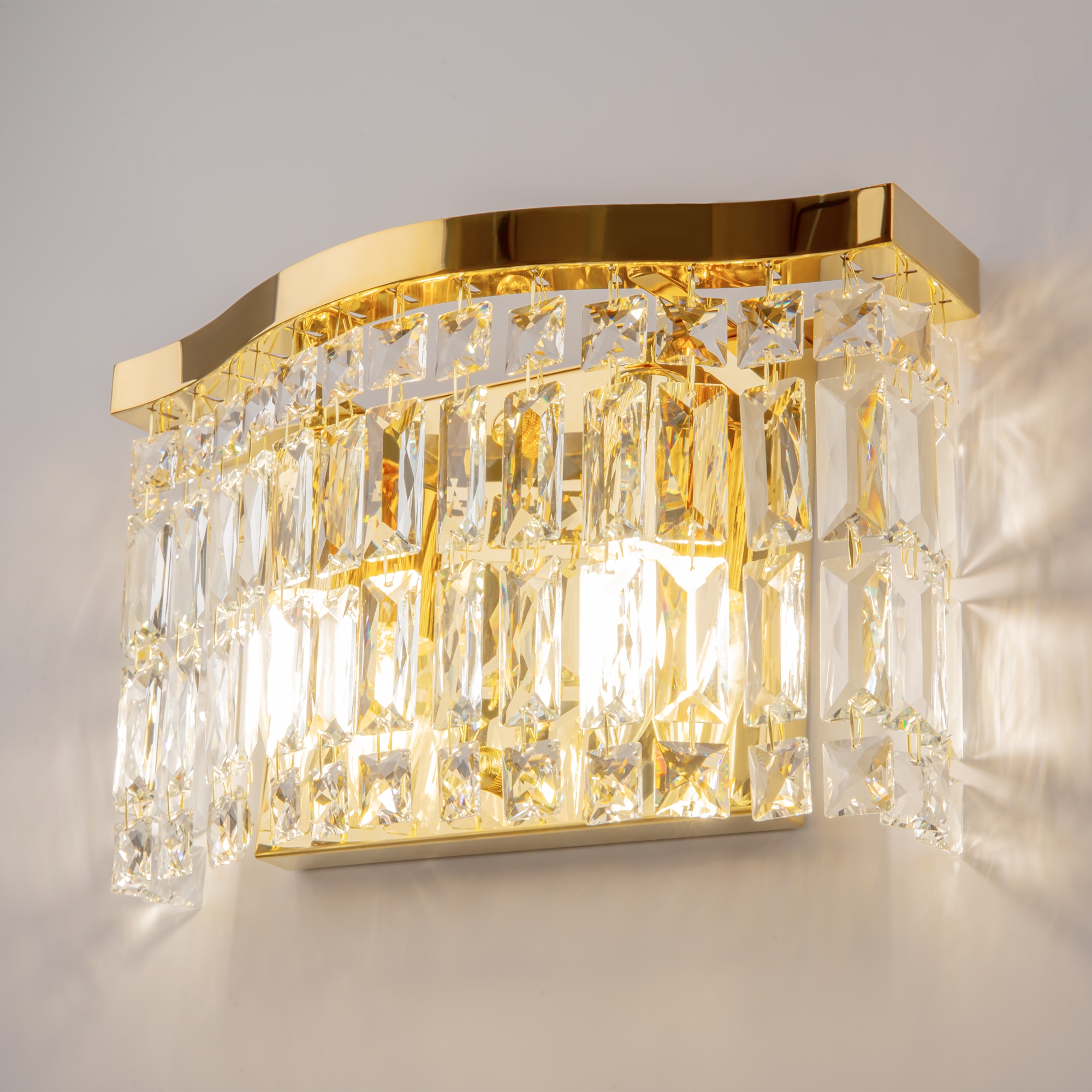 картинка Настенный светильник (бра) Maytoni DIA005WL-02G от магазина pro-decor.kz