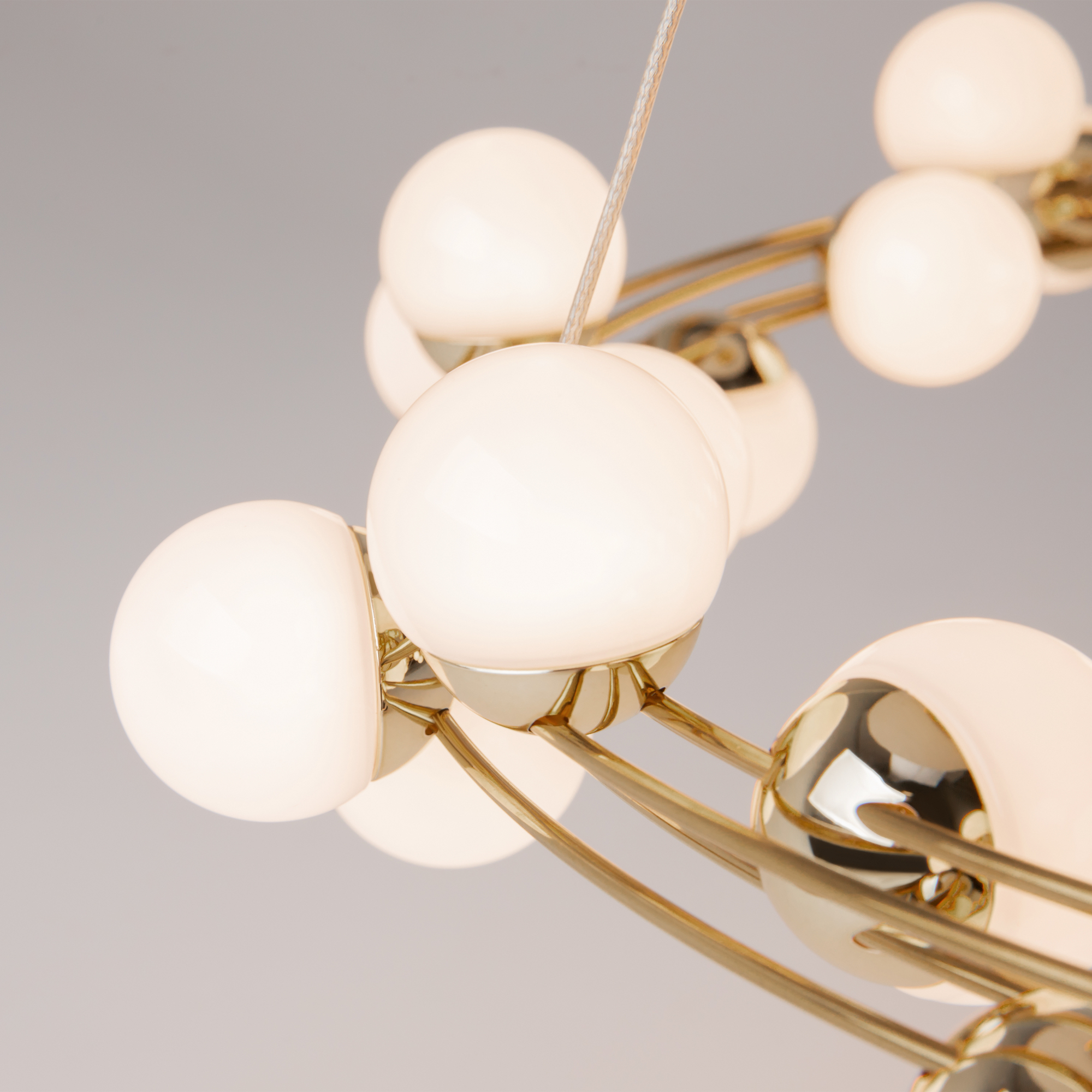 картинка Подвесная светодиодная люстра Maytoni Tessara MOD081PL-L50G3K от магазина pro-decor.kz