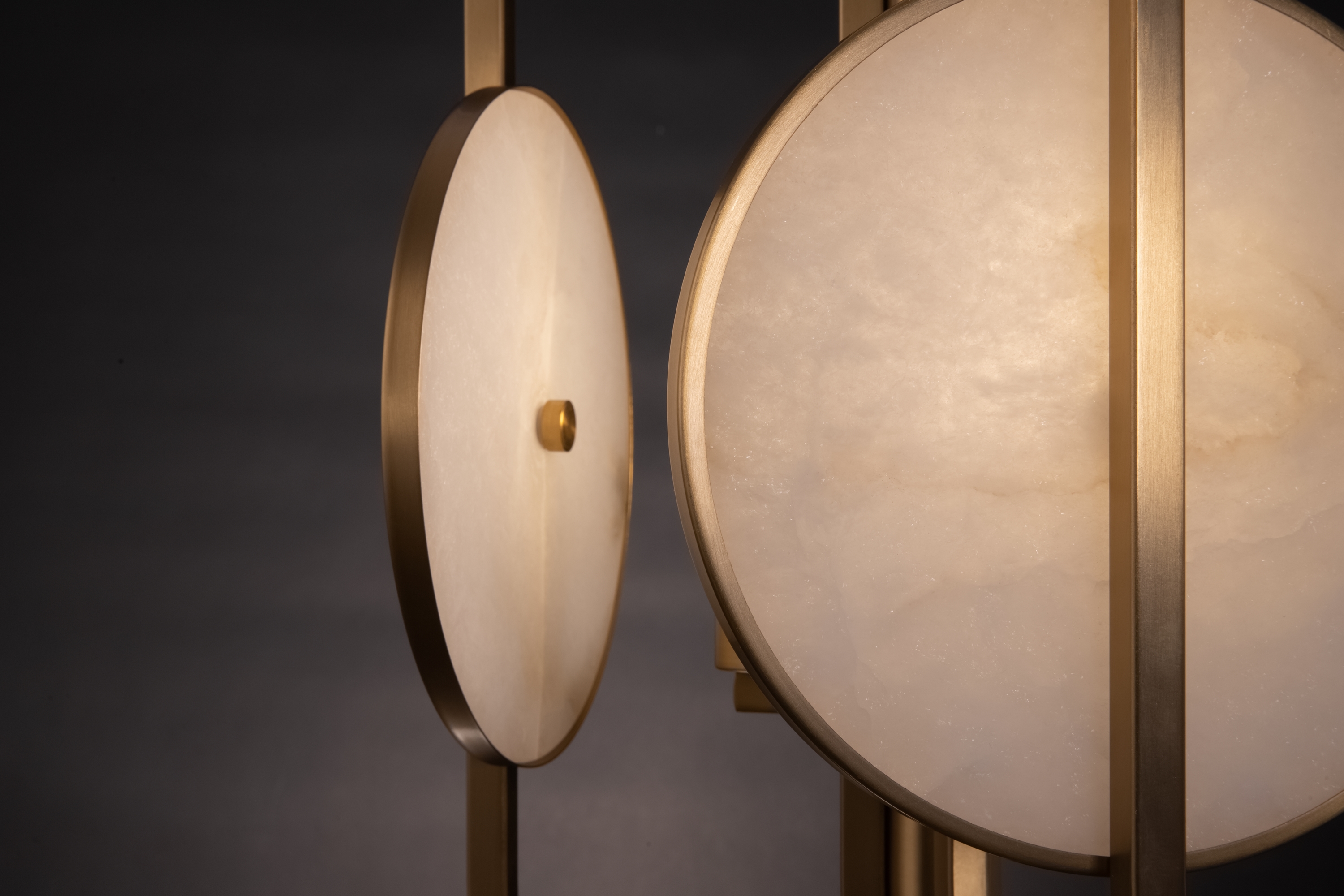 картинка Подвесной светильник Maytoni MOD099PL-03G от магазина pro-decor.kz